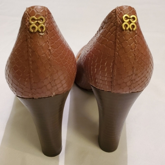 Coach reptile print with classic signature "C" signature logo. - Picture 3 of 6